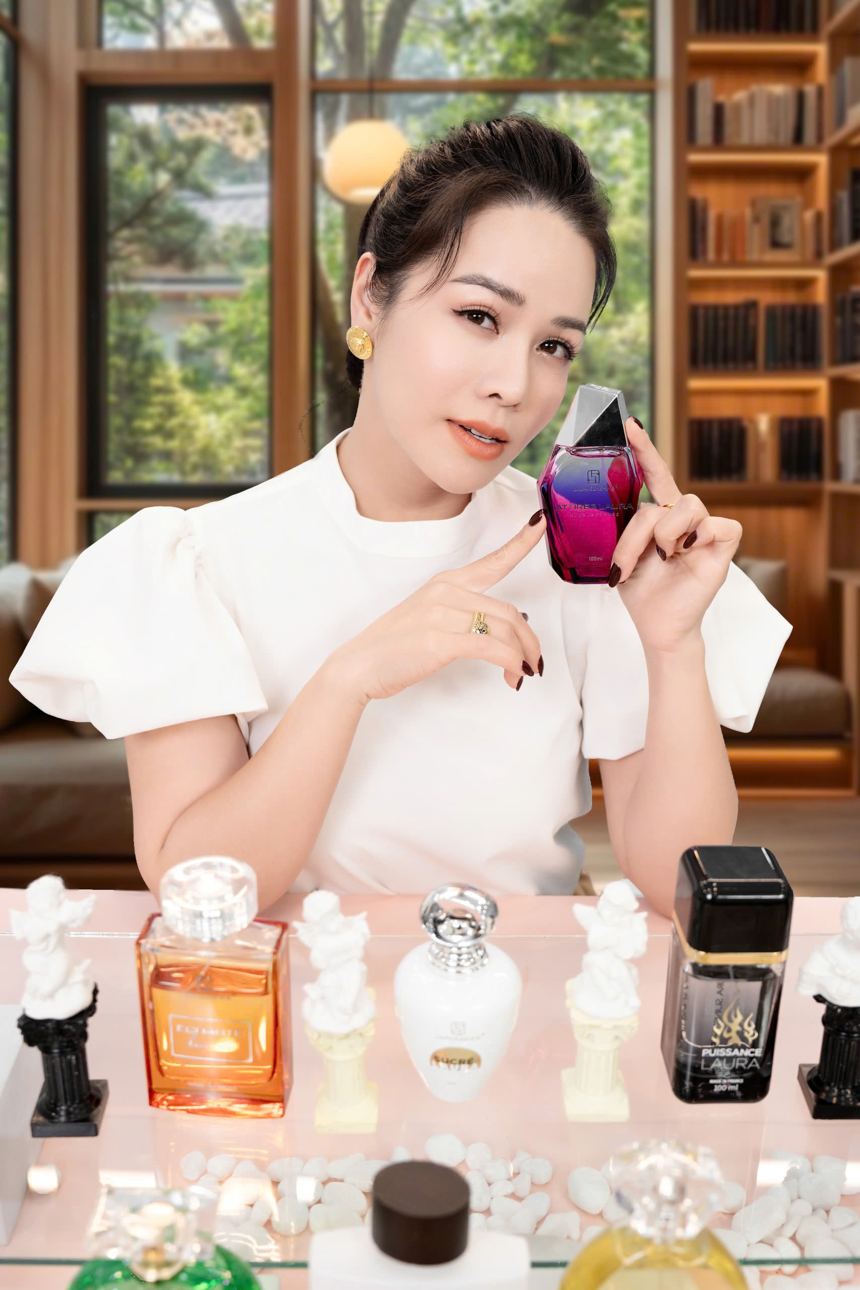 Nước hoa số 8 - Laura Sunshine Attirer Laura